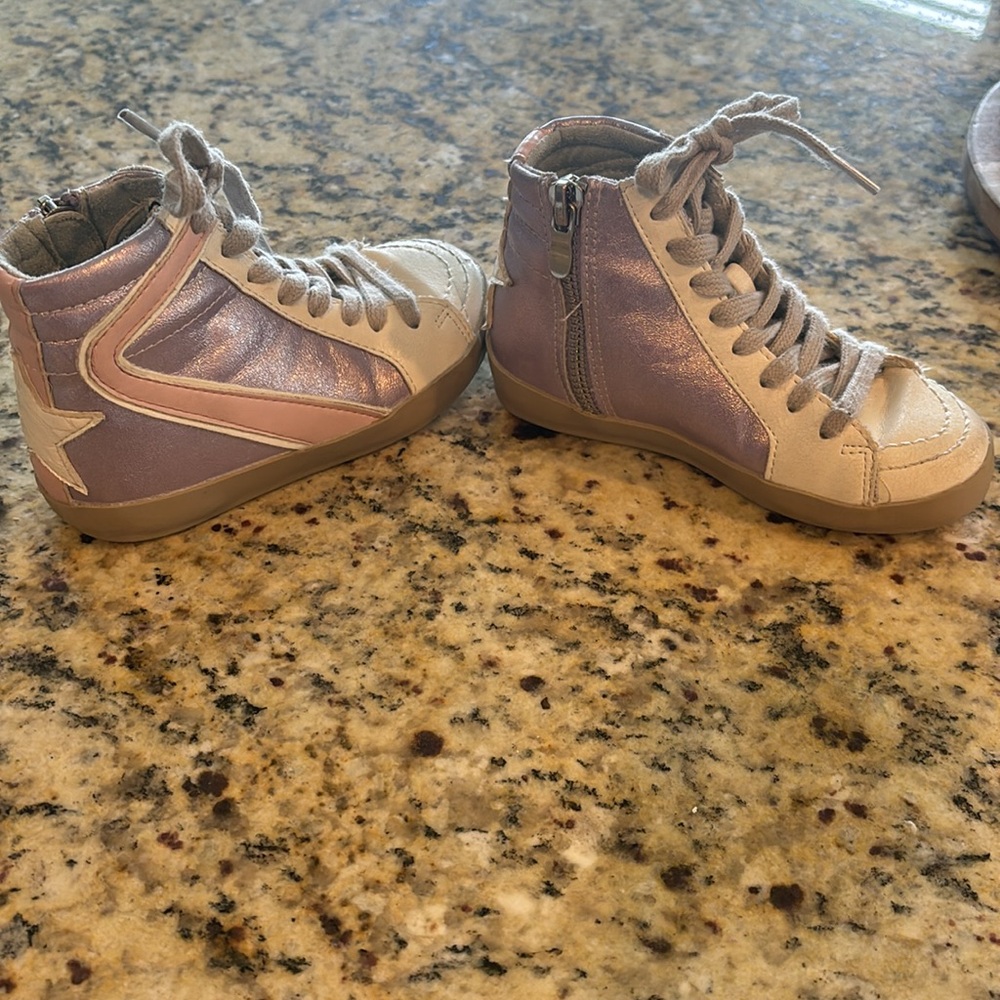 Toddler sneakers on great used condition
